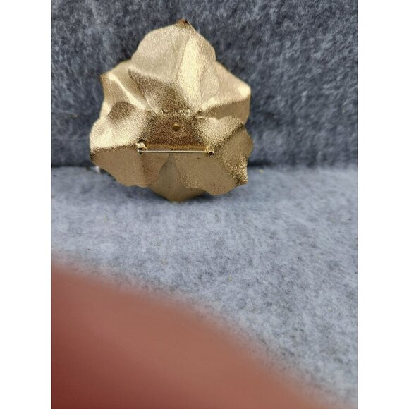 Vintage Sarah Coventry White & Gold Flower Brooch Pin - Picture 2 of 6